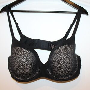Victoria’s Secret bra (38D)